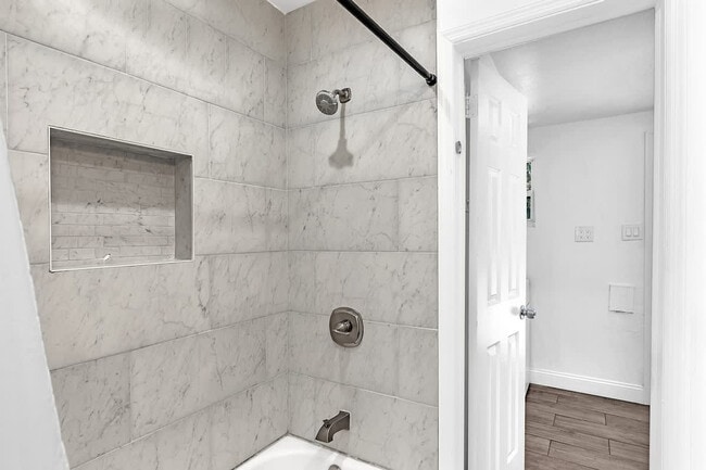 Building Photo - 1568 NE 35th St