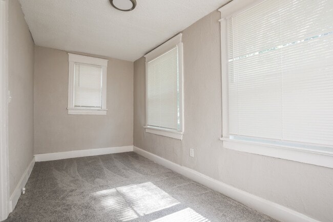 Building Photo - 3044 E 32 St