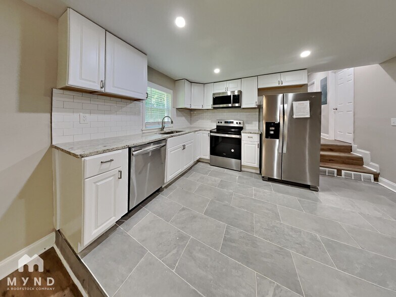 Building Photo - 8266 Lake View Terrace
