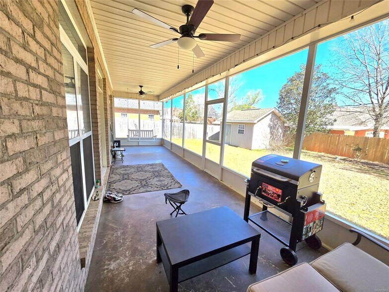 Building Photo - 310 High Pt Rdg