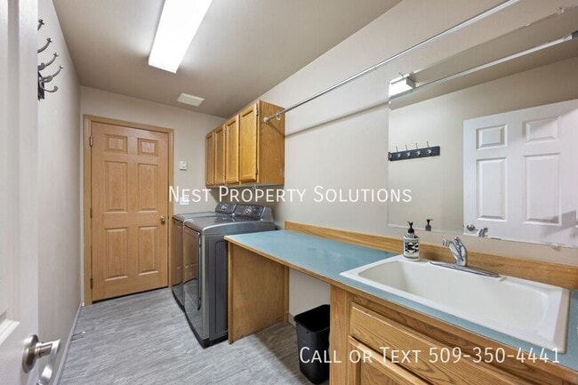 Building Photo - 1525 S Bailey Ave