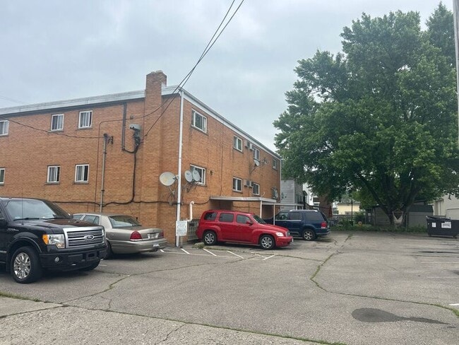 Building Photo - 325 Pike St