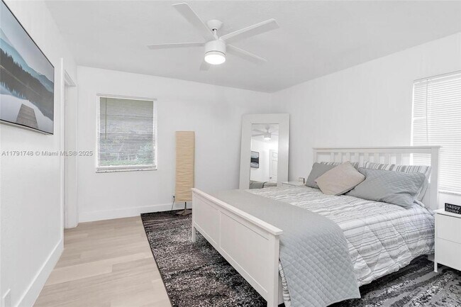 Building Photo - 3413 SW 12th Ct
