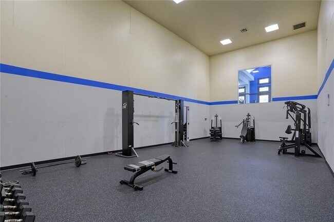 Building Photo - 2205 Santa Fe Pkwy