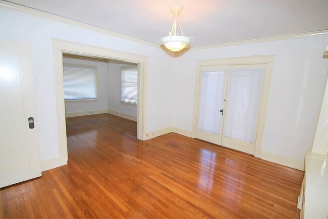 Building Photo - Charming Upstairs 1BR with Vintage Appeal in Alamitos Beach