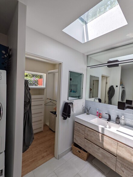 Building Photo - 820 46th St