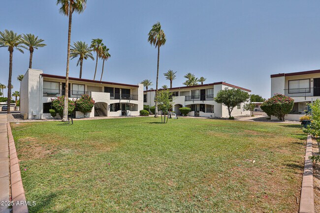 Building Photo - 240 Old Litchfield Rd