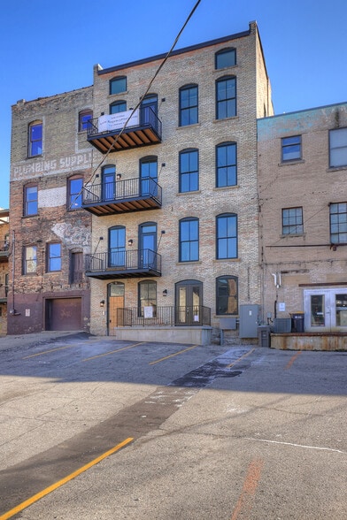Building Photo - 123 Division Ave S