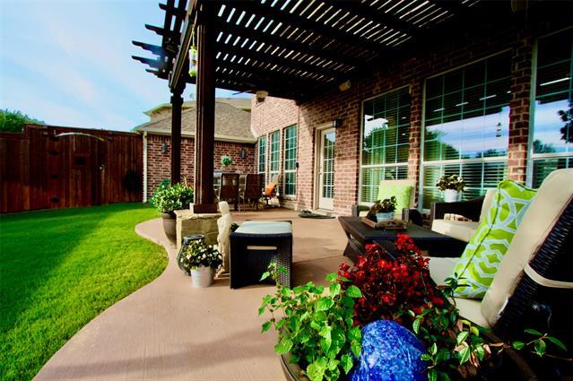 Building Photo - 2734 Greenway Dr