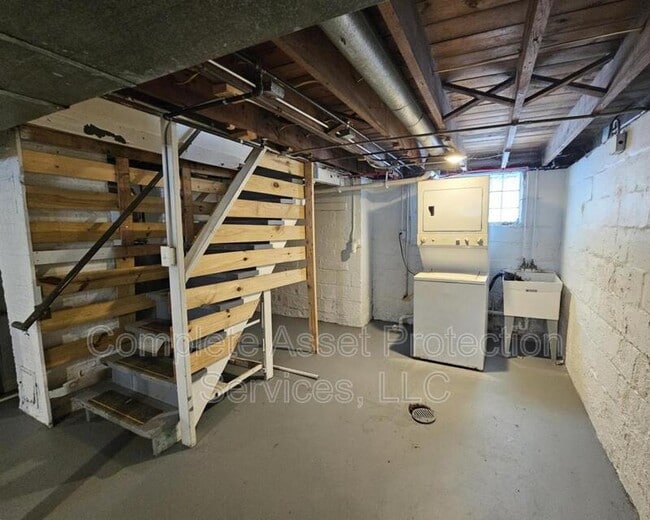 Building Photo - 3145 Pkwy N St