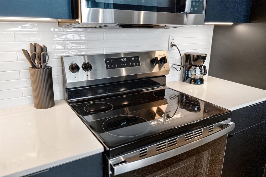 Building Photo - 400 S Main St