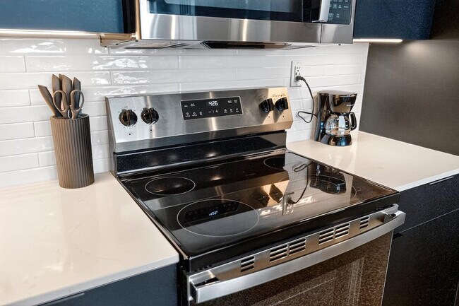 Building Photo - 400 S Main St