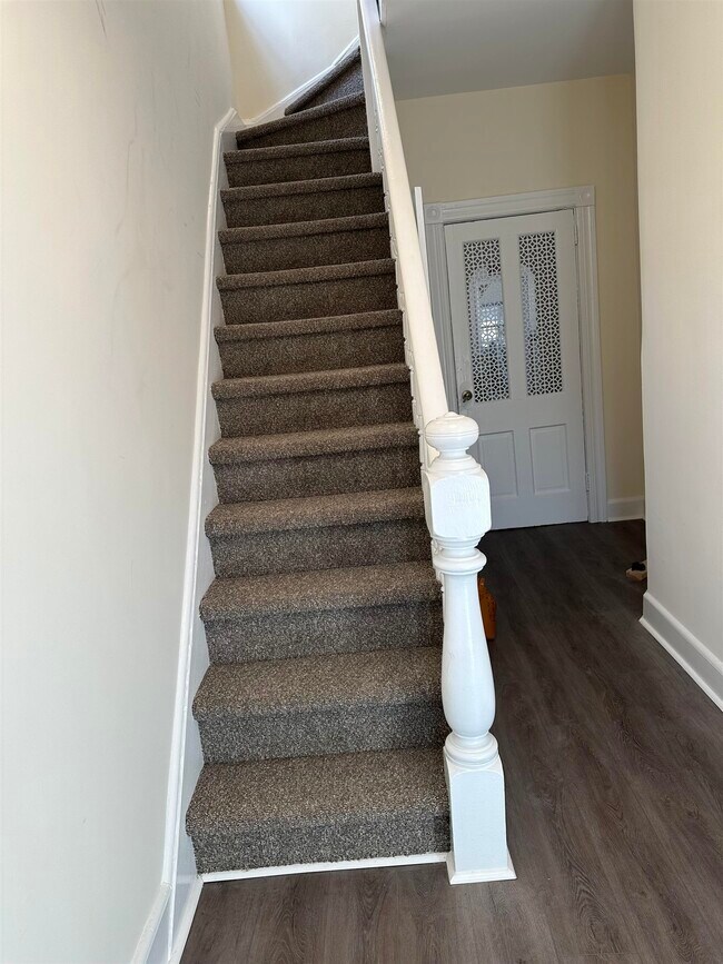 Building Photo - 547 Avenue A