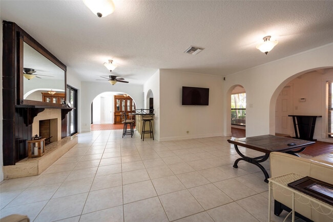 Building Photo - 3412 Leigh Rd