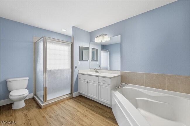 Building Photo - 1134 NE 4th Pl