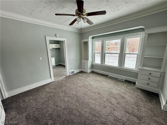 Building Photo - 9215 Yale Ave