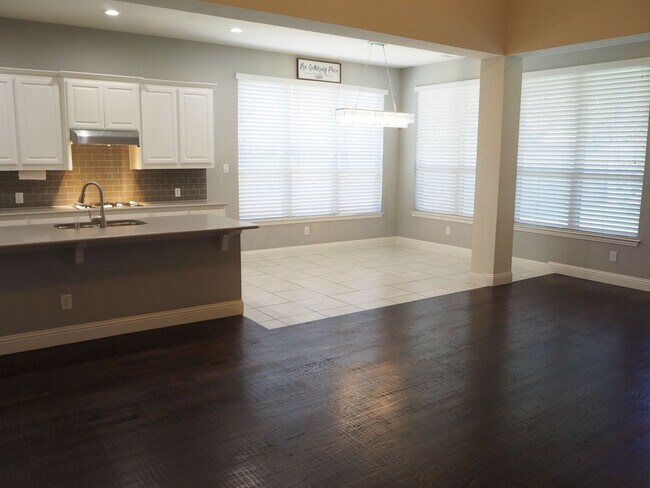 Building Photo - 4 Bed 3.5 Bath in Harvest