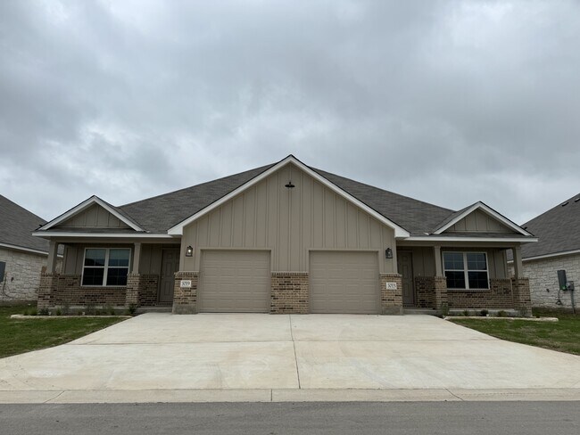Building Photo - 3015 Wasilla Dr