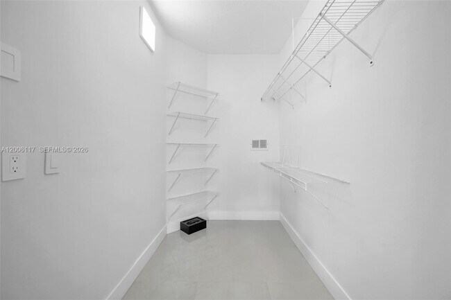 Building Photo - 3255 NE 184th St