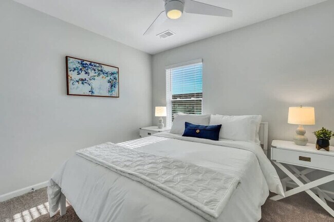 Building Photo - 321 Dogwood Cir