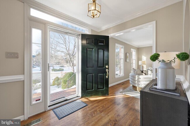 Building Photo - 8815 Surrey Ct