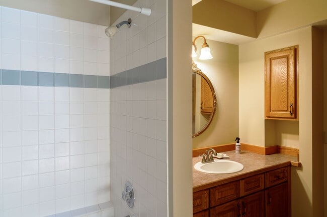 Building Photo - Spacious 2 Bedroom Condo plus Loft on a Beautiful Cul-de-Sac off of Kagy