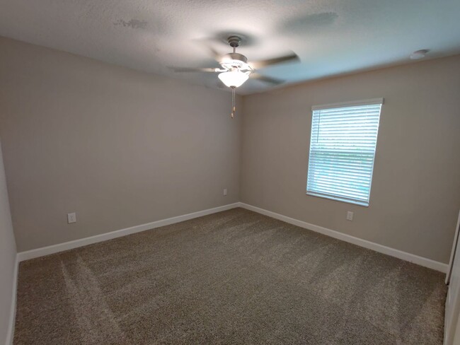 Building Photo - 23300 Willow Glen Way