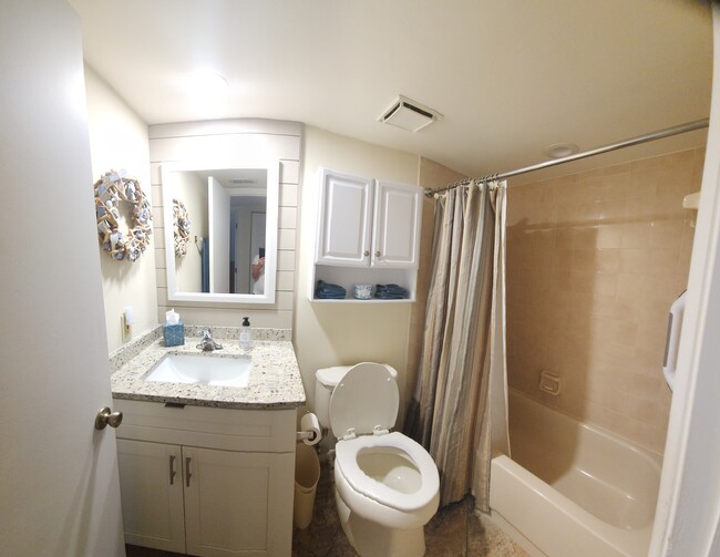 Building Photo - 5710 Trailwinds Dr