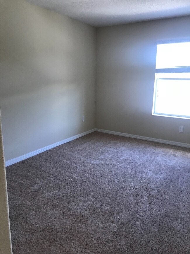 Building Photo - 4 bedroom independence Winter Garden townhouse for rent (internet/cable included in the rent)