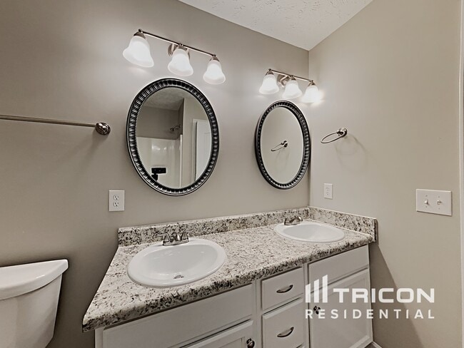Building Photo - 1626 Beaconcrest Cir