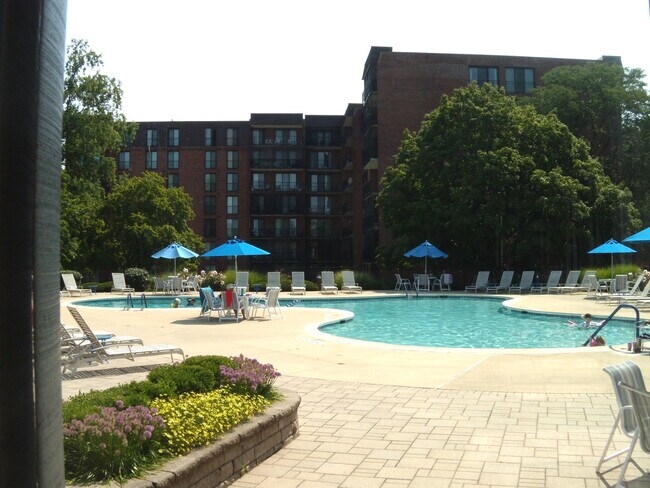 Building Photo - 125 Acacia Cir