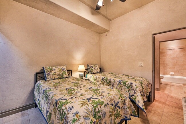 Building Photo - 280 S Luce Del Sol