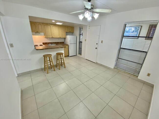 Building Photo - 1600 S Le Jeune Rd