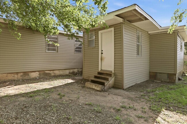 Building Photo - 321 SE 67th St