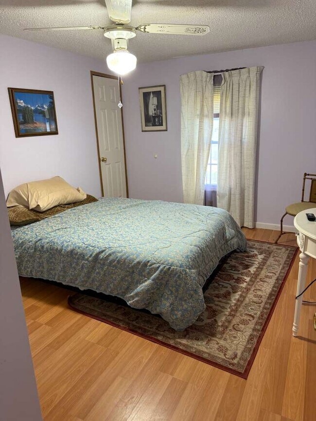 Building Photo - 717 Royal Palm Ave