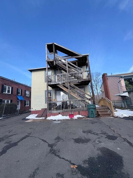 Building Photo - 578 Howard Ave