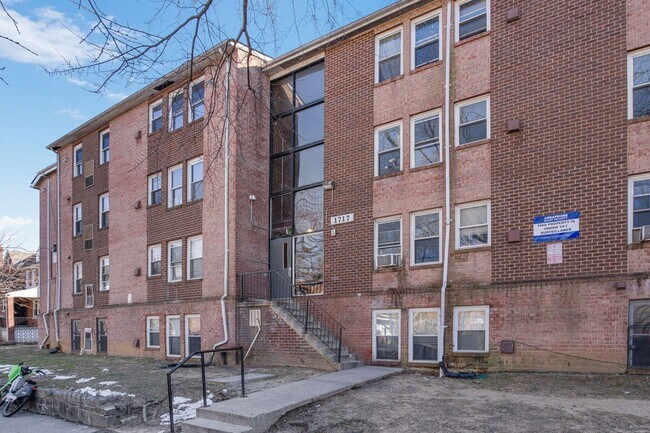 Building Photo - 1717 S St SE