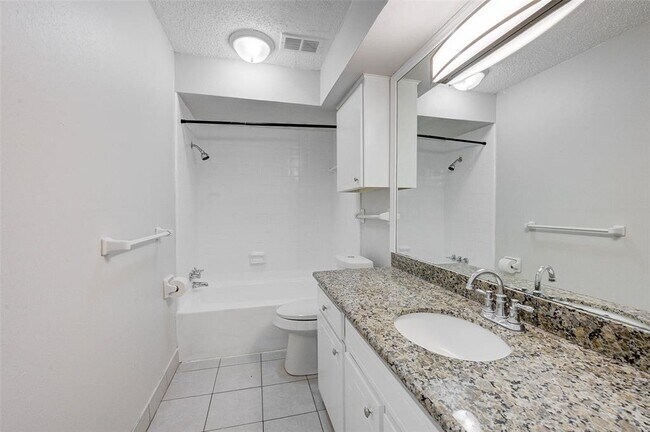Building Photo - 7900 Westheimer Rd