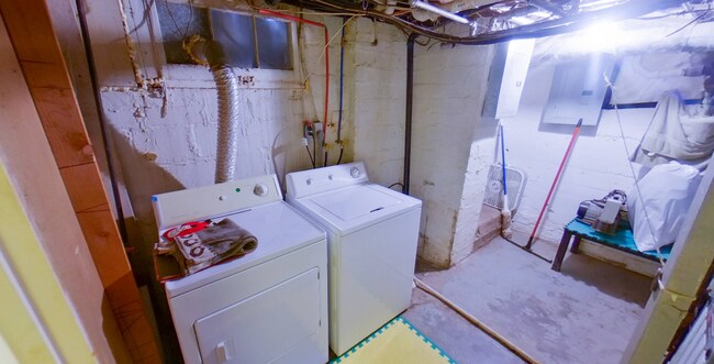 Building Photo - 3D Tour Available - Close to City Park + Garage Parking + Washer & Dryer! Available August 5th!