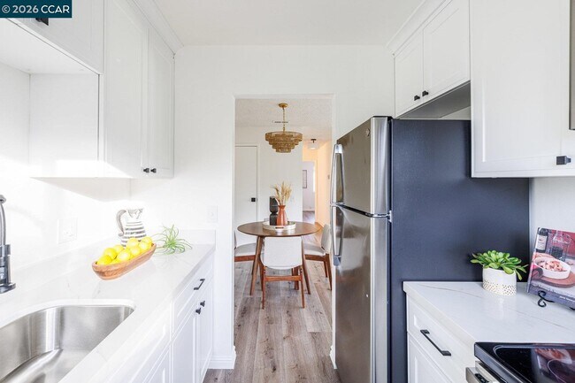 Building Photo - 1033 Mohr Ln