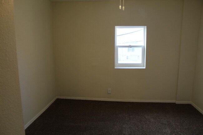 Building Photo - 107 S Augusta Ave