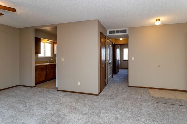 Building Photo - Great Upper Unit Located in Vista Grande Terrace!