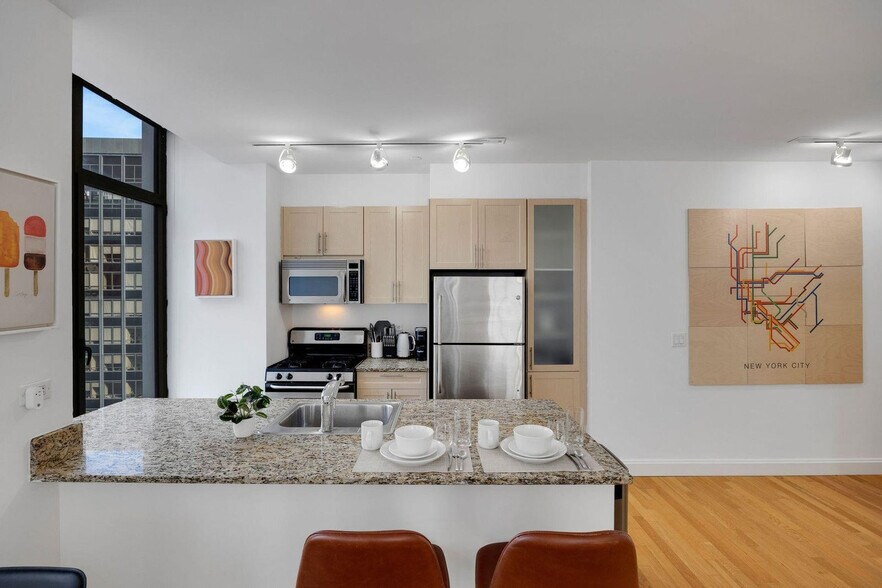 Building Photo - 10 Hanover Square