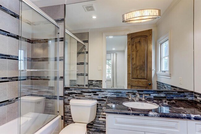 Building Photo - 3749 Olympia Dr