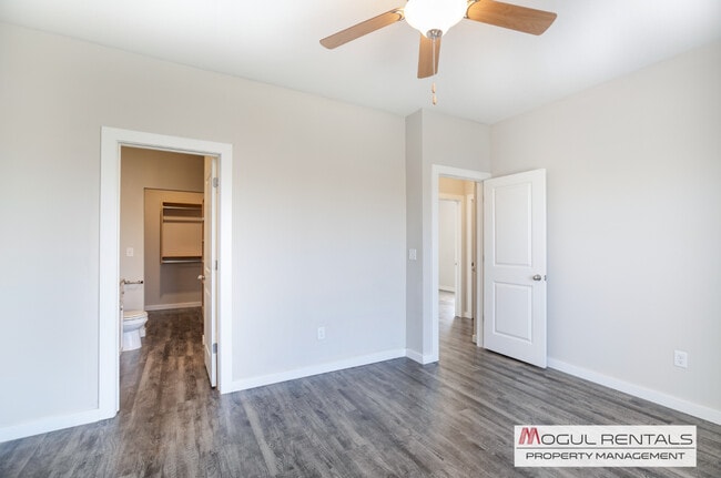 Building Photo - 604 E Martens Ct