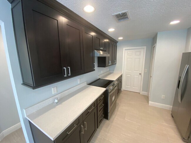 Building Photo - Beautiful, Newer Constructed, Unfurnished, Family Friendly, ANNUAL LEASE In Summerfield