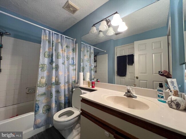 Building Photo - 12100 Greenway Ct