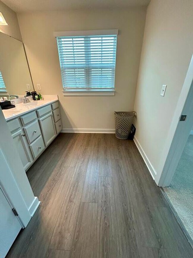 Building Photo - Beautiful Home in Moyock Subdivision - Min...