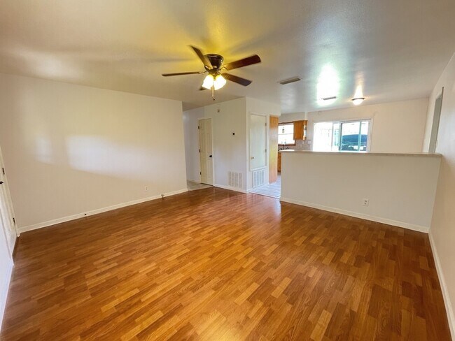 Building Photo - 401 Anderson Rd