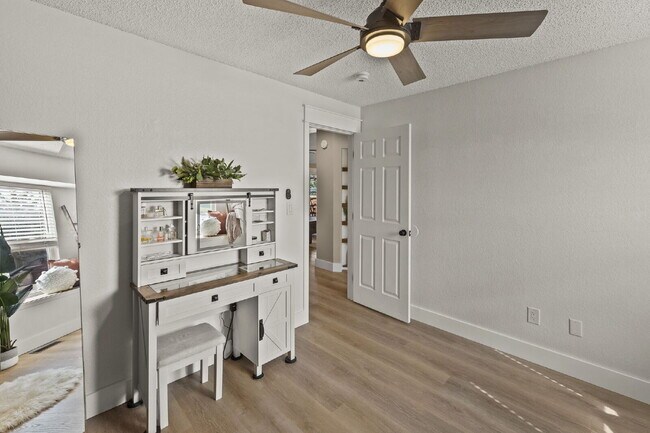 Building Photo - Modern Comfort Meets Charm – Beautifully U...